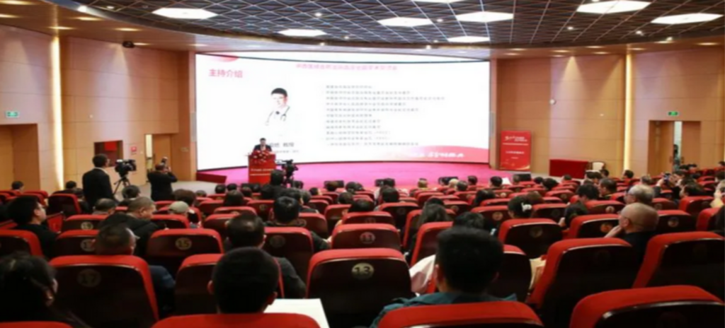 2025年3月21日，“‘松論健康，齡鑄經(jīng)典’-中西醫(yī)結(jié)合防治高血壓全國(guó)學(xué)術(shù)交流會(huì)”在成都舉辦。